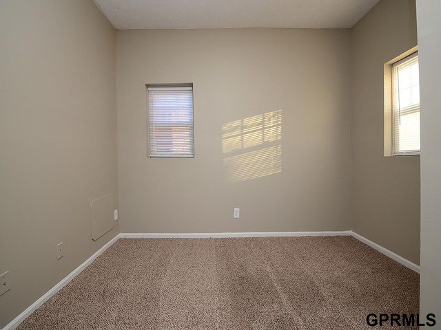 649 S 19th Avenue, Omaha, NE 68102