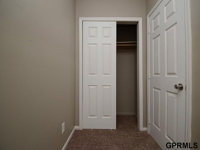 649 S 19th Avenue, Omaha, NE 68102