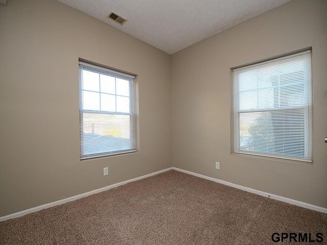 649 S 19th Avenue, Omaha, NE 68102