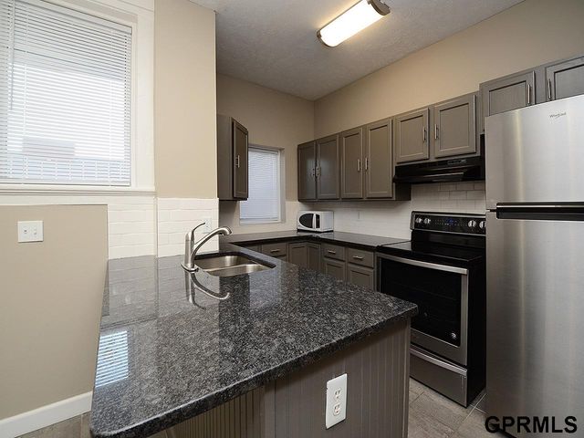 649 S 19th Avenue, Omaha, NE 68102