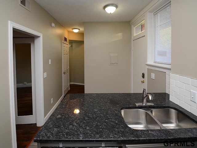 649 S 19th Avenue, Omaha, NE 68102