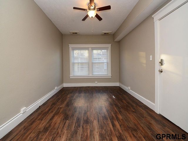 649 S 19th Avenue, Omaha, NE 68102