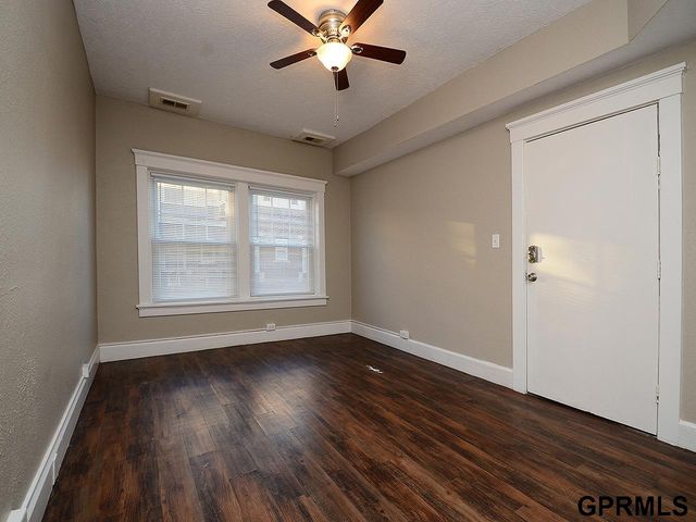 649 S 19th Avenue, Omaha, NE 68102