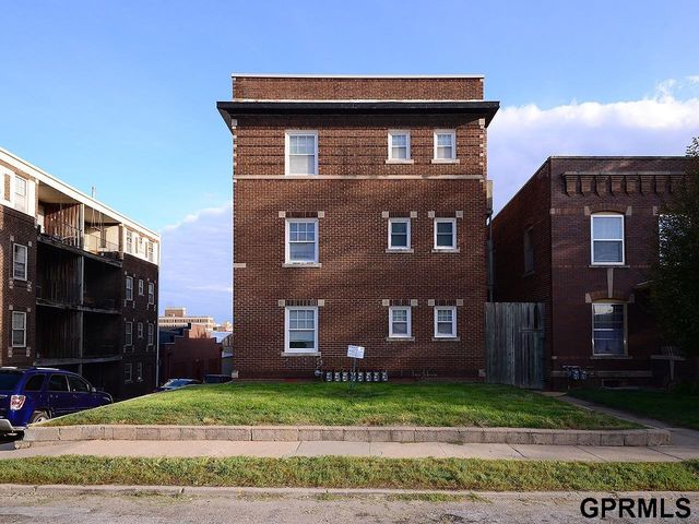649 S 19th Avenue, Omaha, NE 68102