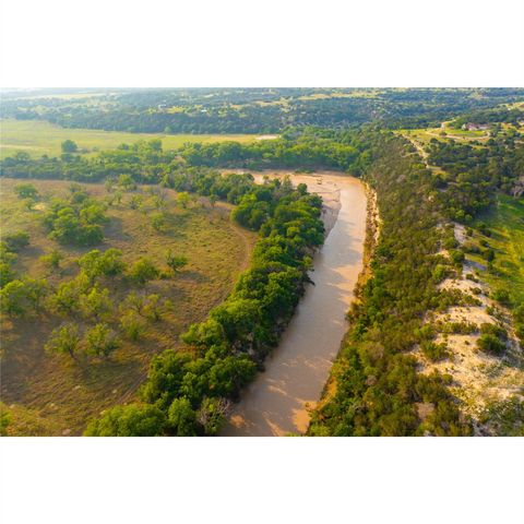 000 River Shoals DR, Kempner, TX 76539