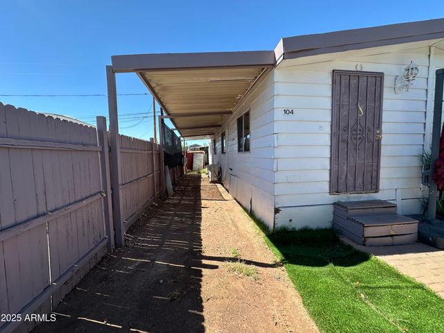 5002 W BETHANY HOME Road 104, Glendale, AZ 85301