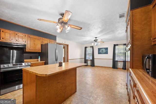 195 Old Savannah Road, Vidalia, GA 30474