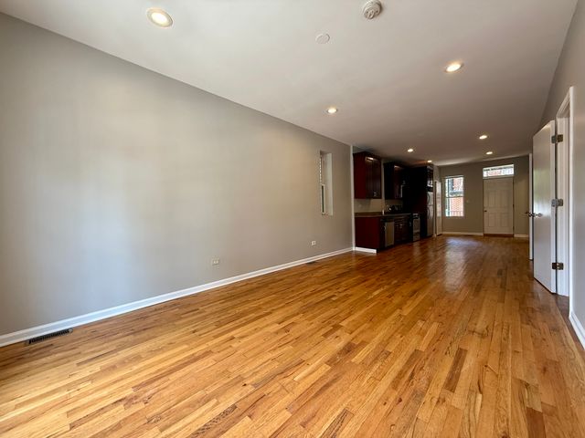 3219 S Lituanica Avenue 1F, Chicago, IL 60608