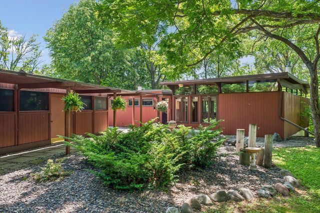 40 E Golden Lake Road, Circle Pines, MN 55014