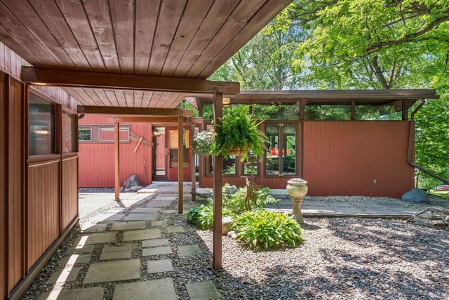 40 E Golden Lake Road, Circle Pines, MN 55014