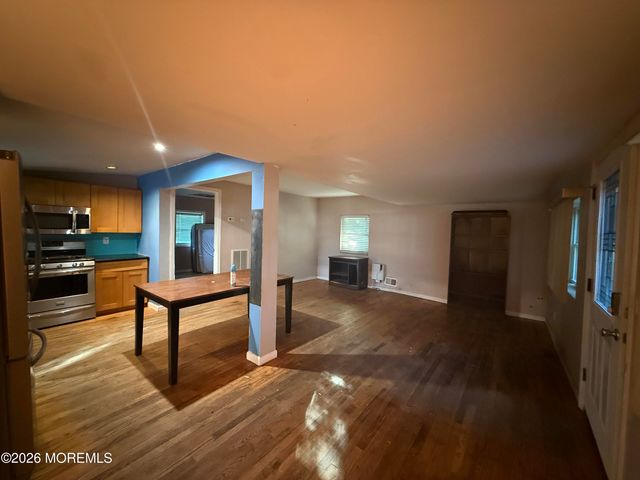 233 Arkansas Avenue, Toms River, NJ 08753