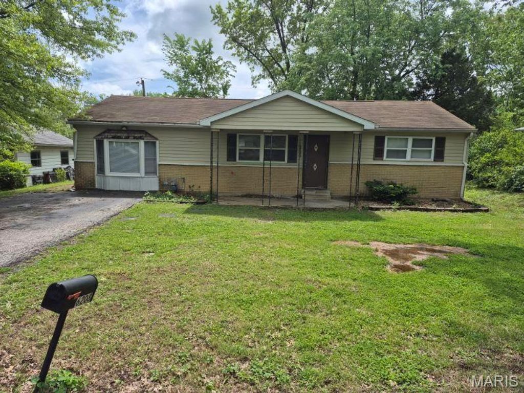 6208 Leo Drive, Belleville, IL 62223