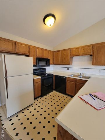 1428 Surrey Lane D, St Peters, MO 63304