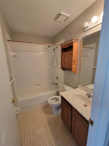 1428 Surrey Lane D, St Peters, MO 63304