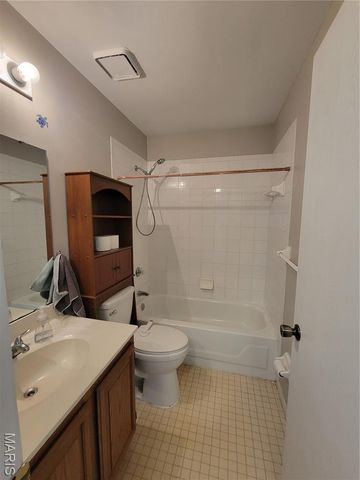 1428 Surrey Lane D, St Peters, MO 63304