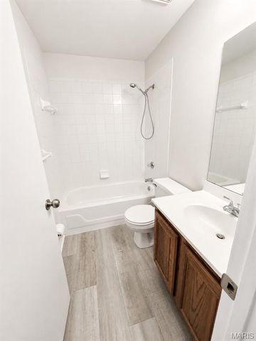 1428 Surrey Lane D, St Peters, MO 63304