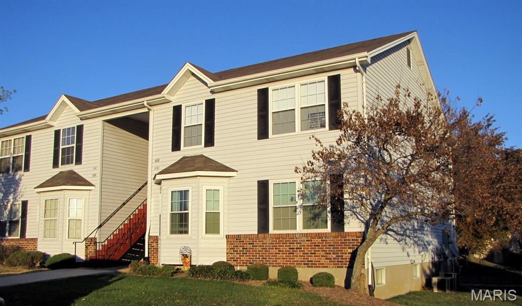 1428 Surrey Lane D, St Peters, MO 63304