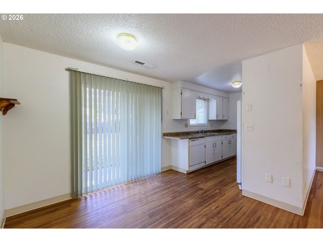 165 E ROSEWOOD Ave, Eugene, OR 97404