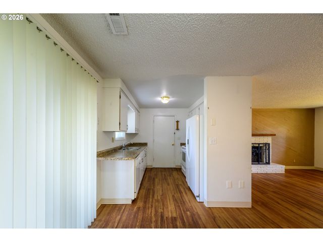 165 E ROSEWOOD Ave, Eugene, OR 97404
