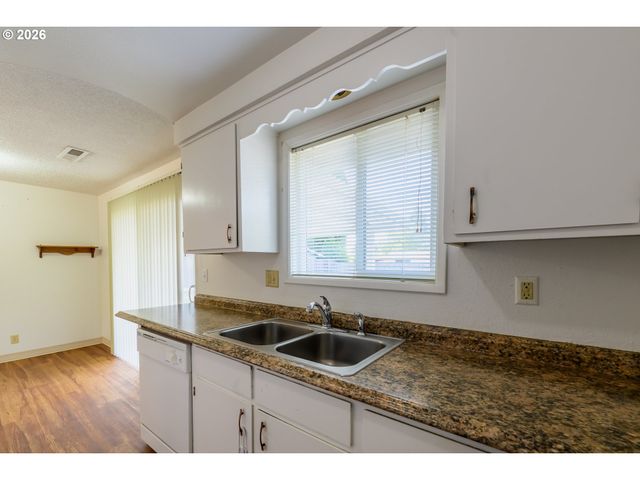 165 E ROSEWOOD Ave, Eugene, OR 97404