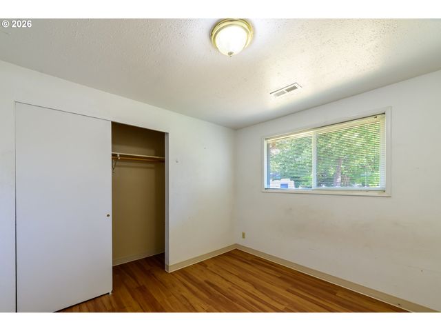 165 E ROSEWOOD Ave, Eugene, OR 97404