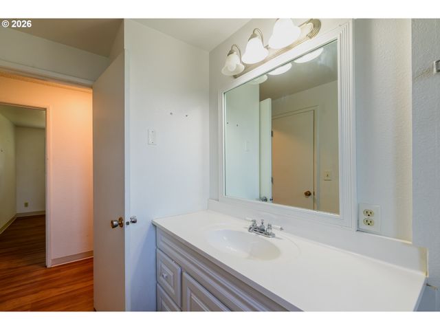 165 E ROSEWOOD Ave, Eugene, OR 97404