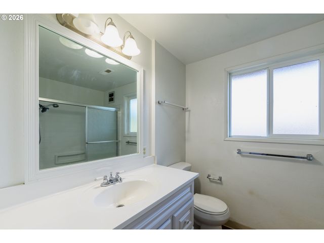 165 E ROSEWOOD Ave, Eugene, OR 97404