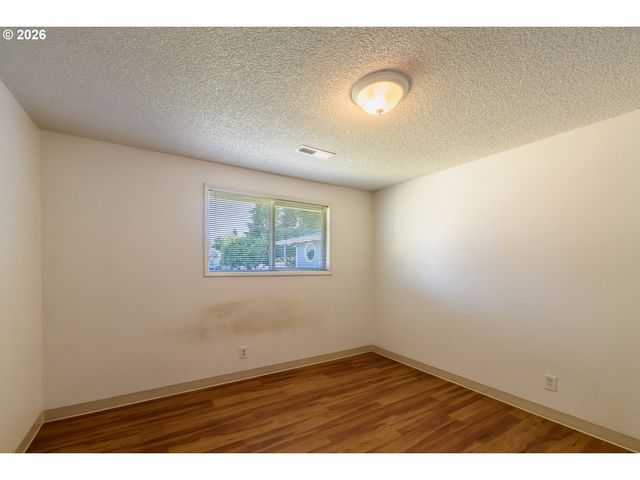 165 E ROSEWOOD Ave, Eugene, OR 97404
