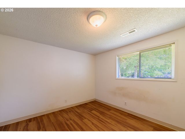 165 E ROSEWOOD Ave, Eugene, OR 97404