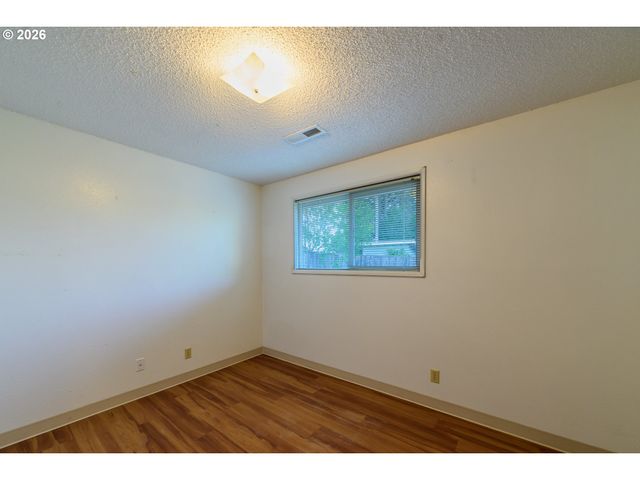 165 E ROSEWOOD Ave, Eugene, OR 97404