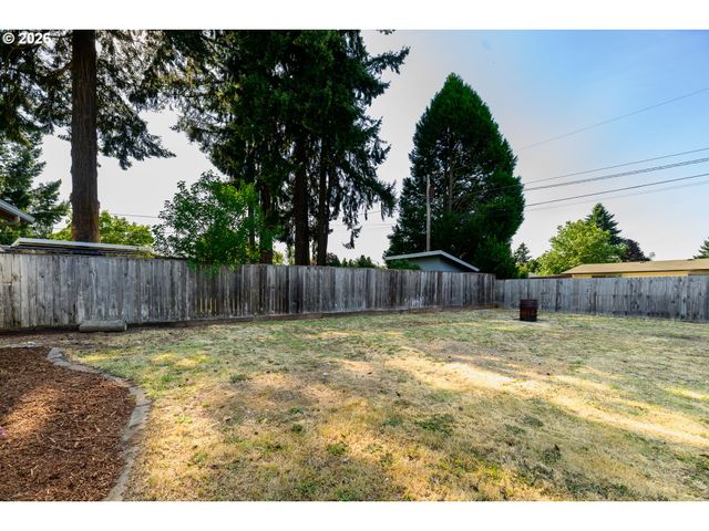 165 E ROSEWOOD Ave, Eugene, OR 97404
