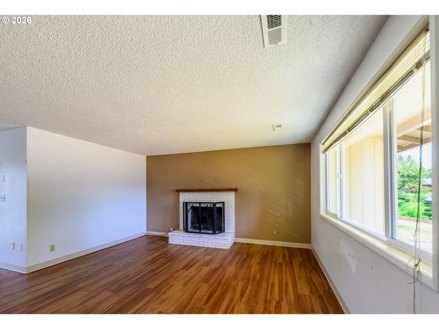 165 E ROSEWOOD Ave, Eugene, OR 97404