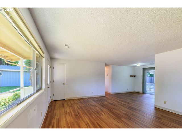 165 E ROSEWOOD Ave, Eugene, OR 97404