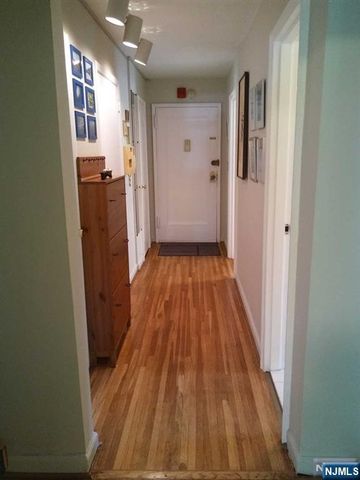 2350 Linwood Avenue 1D, Fort Lee, NJ 07024