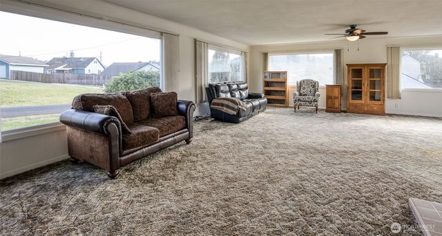 1007 Riverview Drive, Aberdeen, WA 98520