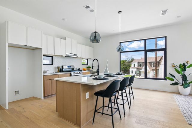 430 E 8th 201, Dallas, TX 75203