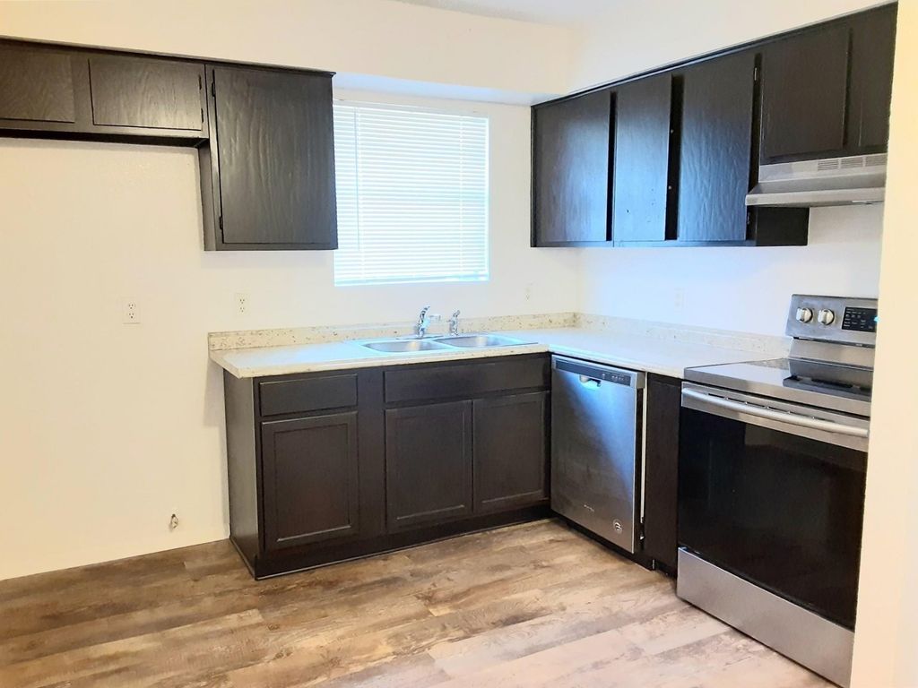 812 Summercrest Boulevard B, Burleson, TX 76028