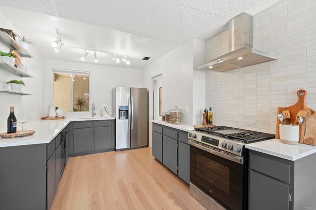 3133 Morningside Dr, Oceanside, CA 92056