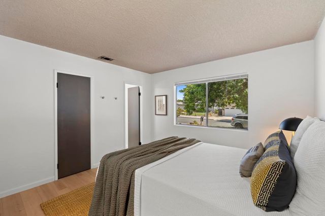 3133 Morningside Dr, Oceanside, CA 92056