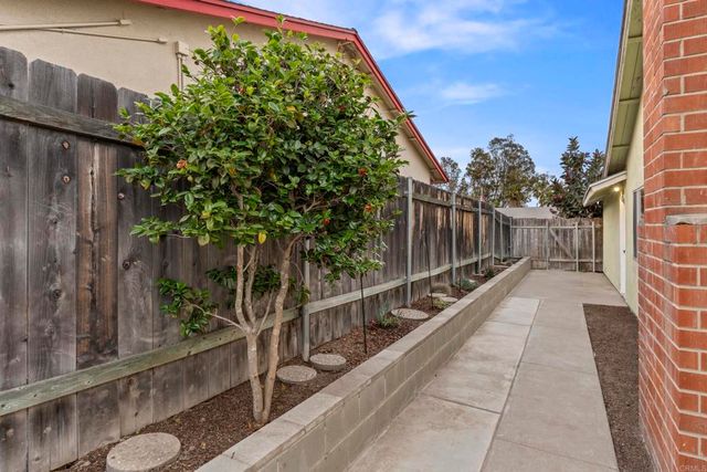 3133 Morningside Dr, Oceanside, CA 92056