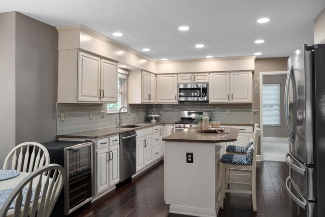 4500 Huntwicke Drive, Hilliard, OH 43026