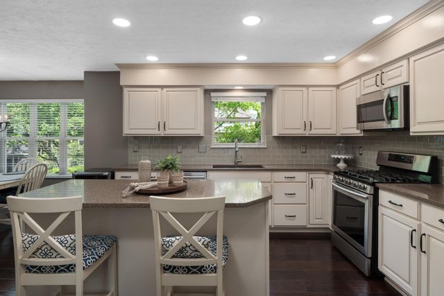 4500 Huntwicke Drive, Hilliard, OH 43026