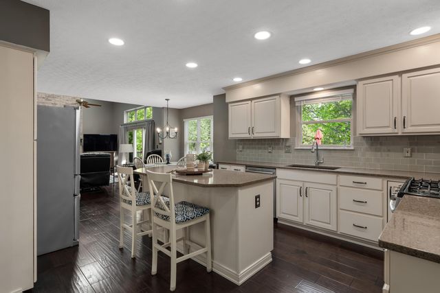 4500 Huntwicke Drive, Hilliard, OH 43026