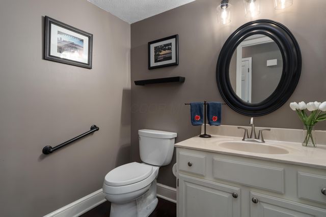 4500 Huntwicke Drive, Hilliard, OH 43026