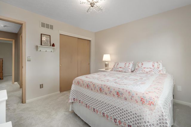 4500 Huntwicke Drive, Hilliard, OH 43026