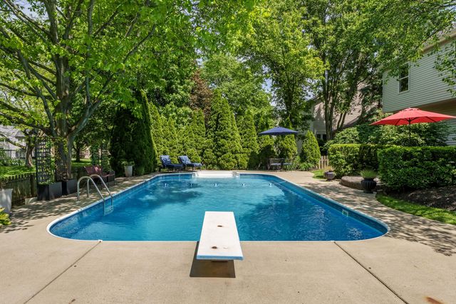 4500 Huntwicke Drive, Hilliard, OH 43026