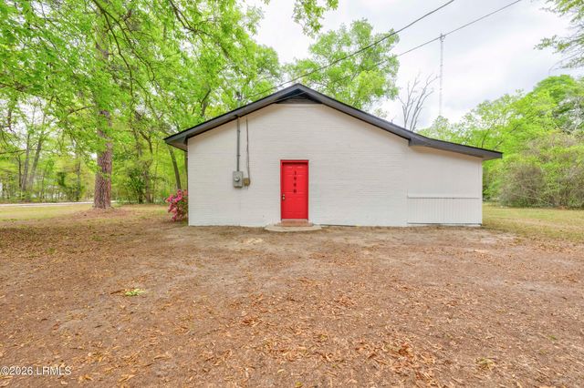 3980 Walterboro Highway, Varnville, SC 29944