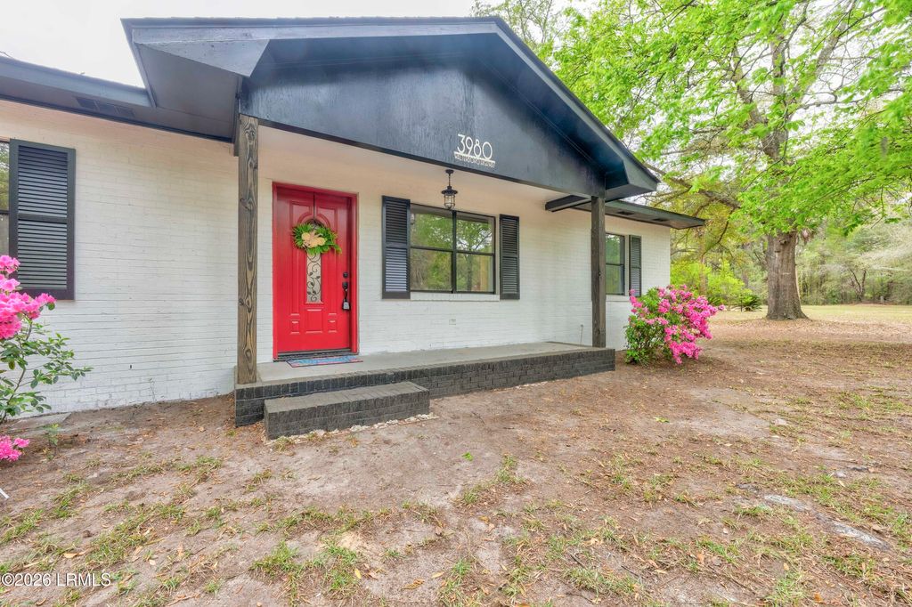 3980 Walterboro Highway, Varnville, SC 29944