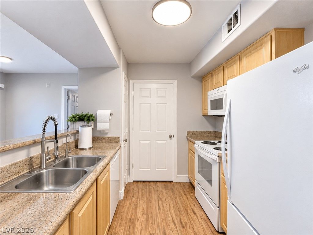 8000 West Badura Avenue 2039, Las Vegas, NV 89113 — photo 4