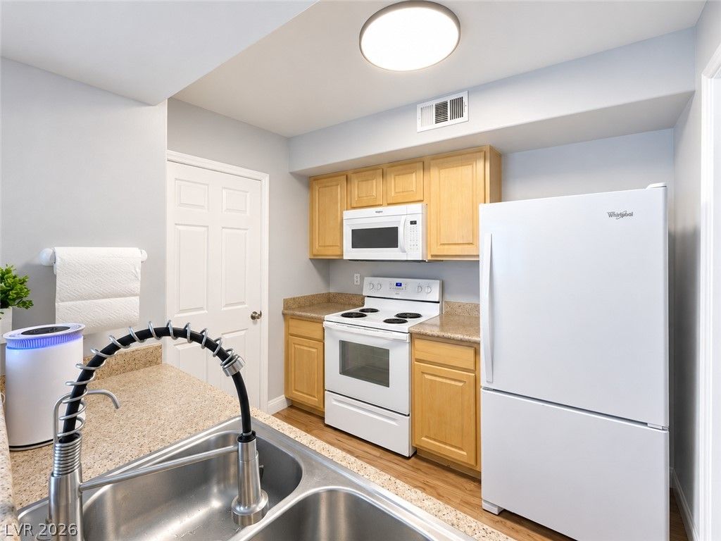8000 West Badura Avenue 2039, Las Vegas, NV 89113 — photo 5